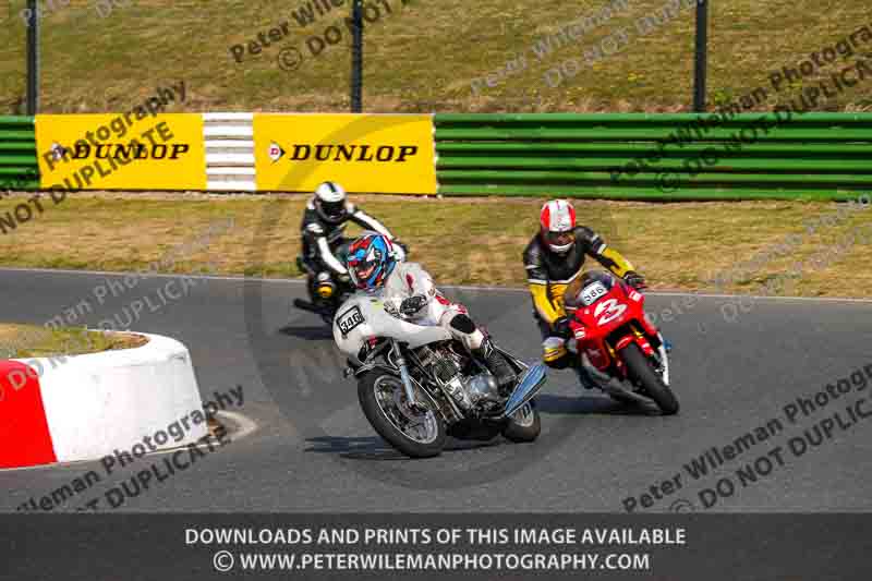Vintage motorcycle club;eventdigitalimages;mallory park;mallory park trackday photographs;no limits trackdays;peter wileman photography;trackday digital images;trackday photos;vmcc festival 1000 bikes photographs